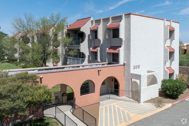 White Acres - White Acres Apartments