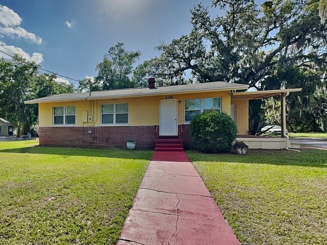 Building Photo - 136 Thompson Ave