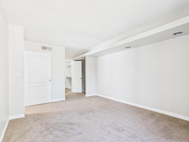 Photo - 3420 W Danbury Dr Unidad Apt C203