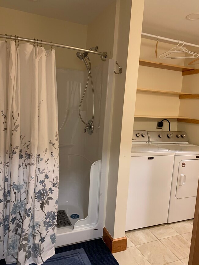 Photo - 103 Lower Hyde Park Unidad 103 LHP