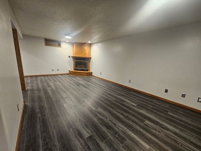 Building Photo - 2 Bedroom 2 Bath Corner Lot, In Small Town Fairfax