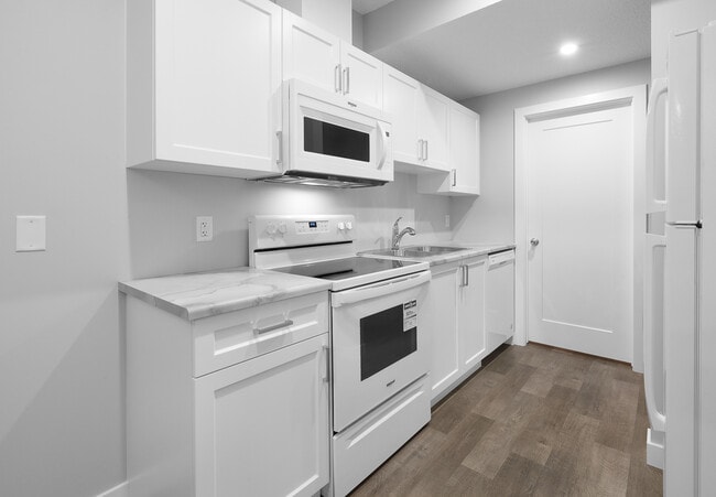 Photo - 1358 Erker Cres NW