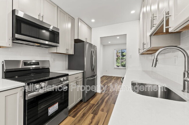 Photo - 8234 Stationhouse Ct