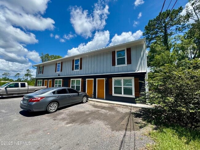 Building Photo - 707 Rainer Rd Unit 9