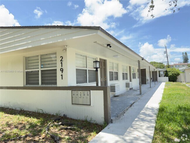 Building Photo - 2191 NE 167th St Unit 4 Rental