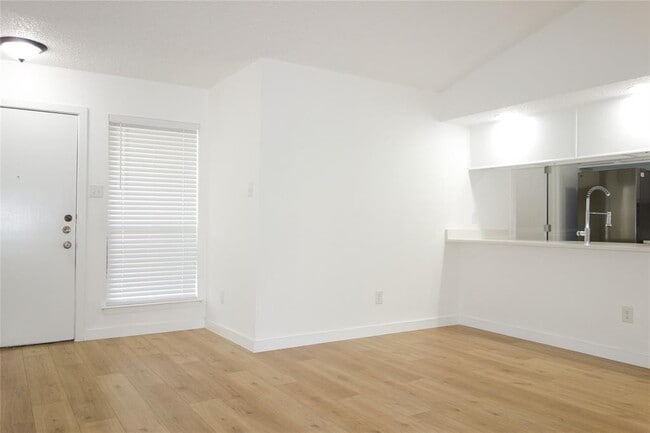 Photo - 1106 August Dr