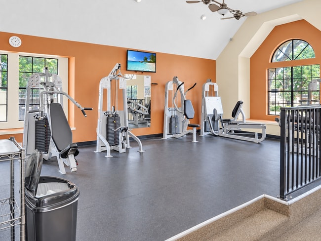 305 Lakepointe Dr Unit 302