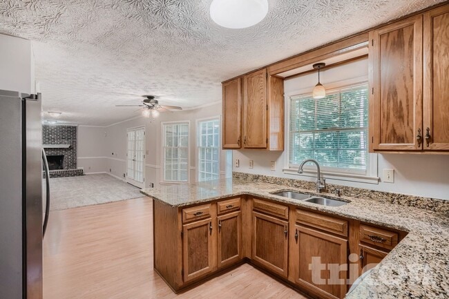 Photo - 305 Woodsong Dr