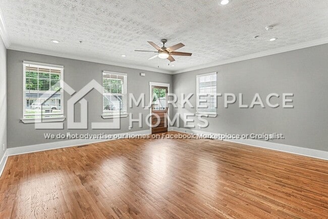 Photo - 2437 Bell St