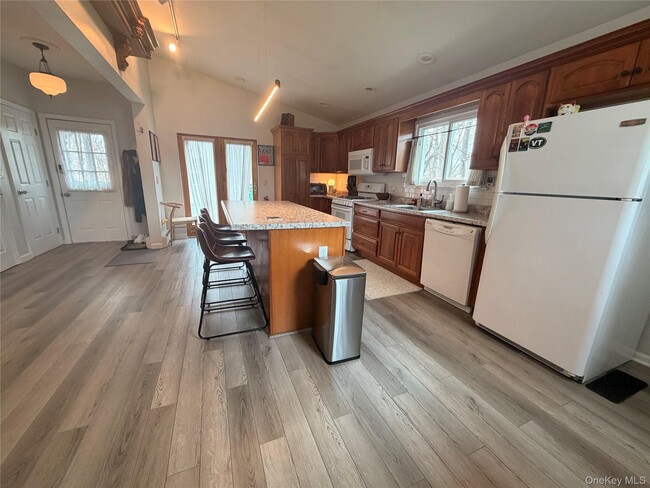 Photo - 81 S Mesier Ave