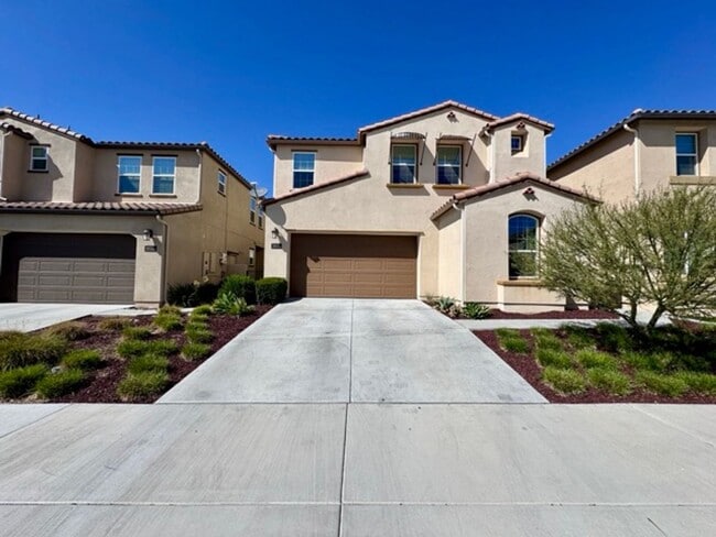 Photo - Elegant 4 Bedroom, 4.5 Bathroom Home with ...