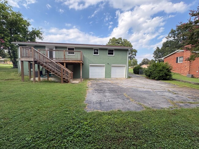 Photo - 1614 Shady Cir
