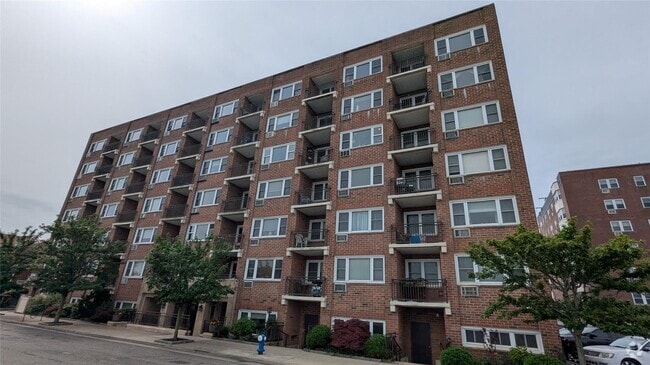 Building Photo - 740 E Broadway Rental