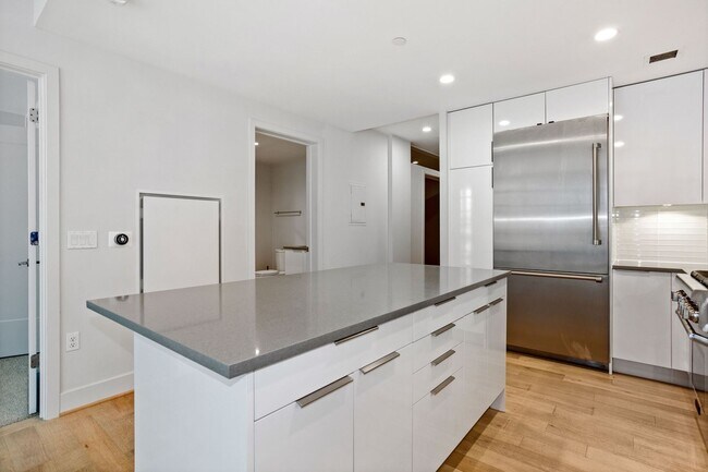 Photo - 1 Bed Plus Den 1 Bath! Pets Welcome! Pool!