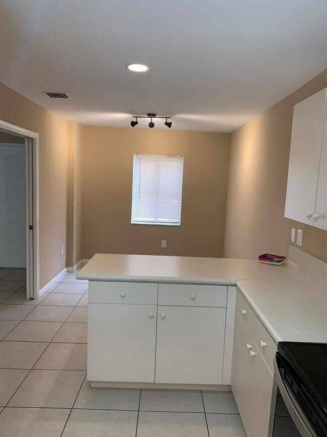 Photo - 2400 NW 98th Ln