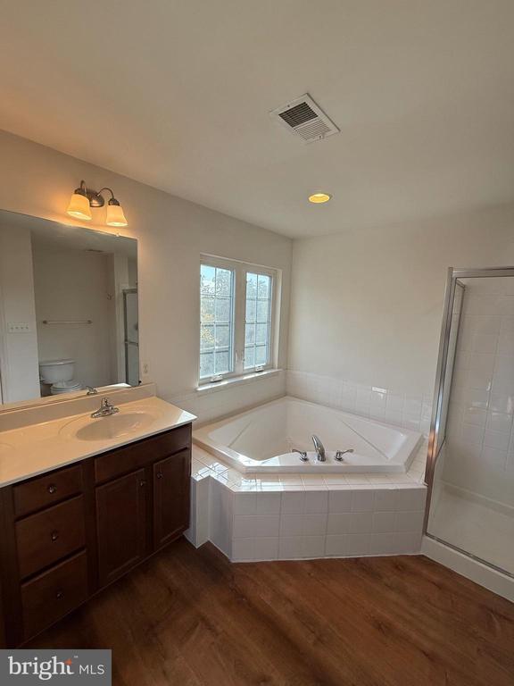 Photo - 120 Woodman Ct