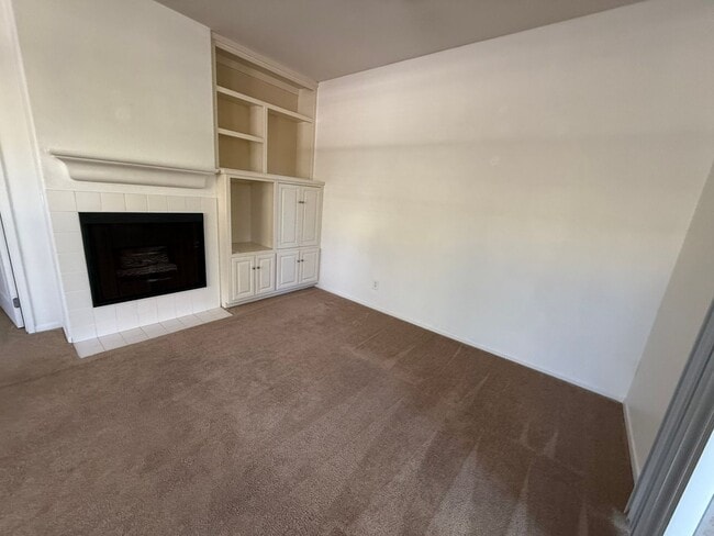 Photo - 1BR/1BA Condo w/ ASSIGNED PARKING for rent near Del Mar AVAILABLE NOW!