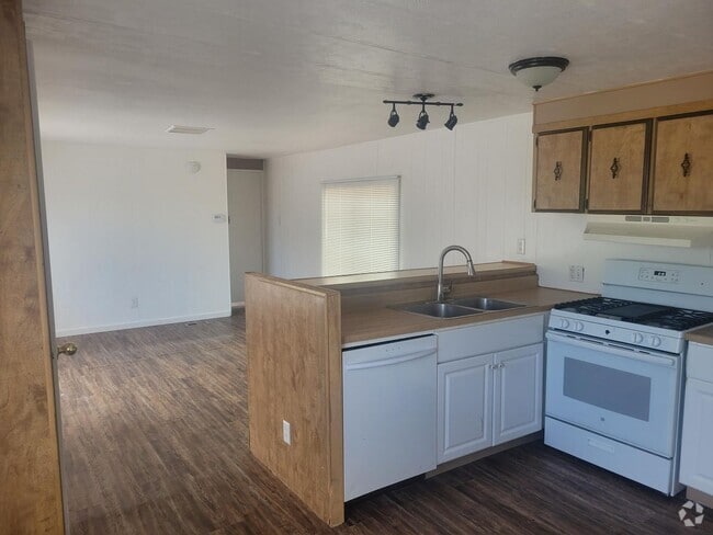 Building Photo - 3 Bed 2 Bath Rental