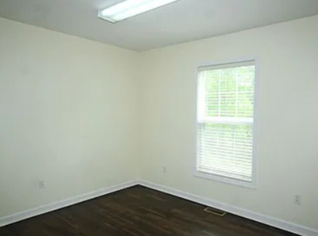 Photo - 41 E Castle Dr