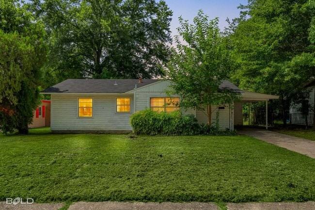 Building Photo - 3003 Hillcrest Ave