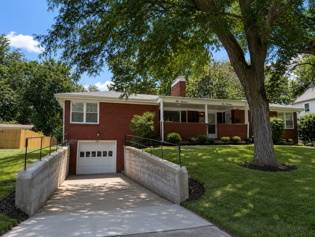 Building Photo - 1016 N Yale Ave