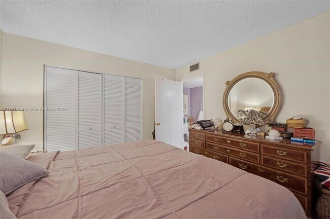800 Independence Dr