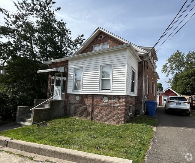 Building Photo - 66 Wallace Row Unit A Rental