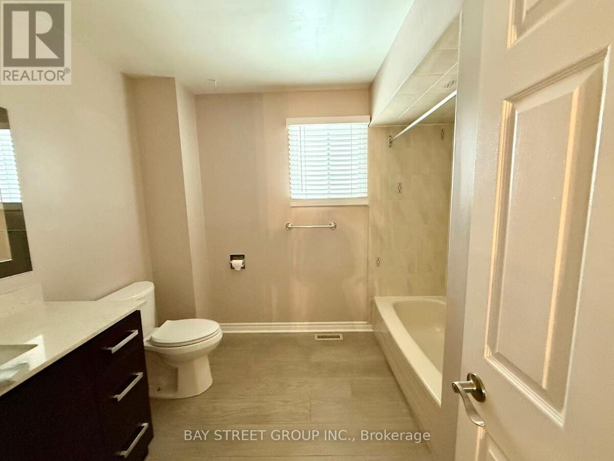 Photo - 4497 Longmoor Rd