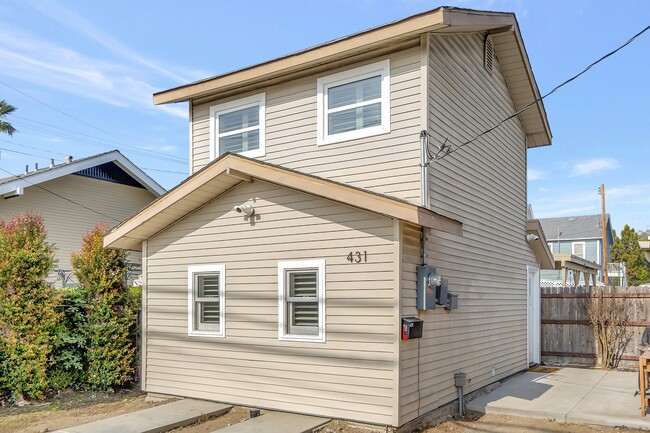 2 Story Unit - 431 E La Veta Ave Townhome