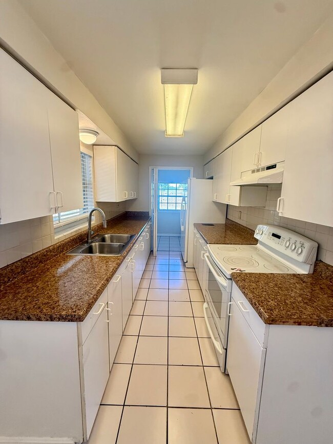 Photo - Altamonte Springs Gem! 3BR Home w/ Huge Screened Porch, Fenced Yard & Spacious Layout