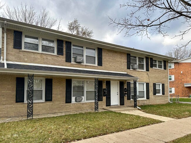 Building Photo - 14500 Cottage Grove Ave Unit 3
