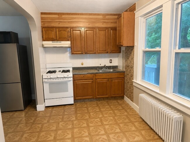 41 4th St Unit 2
