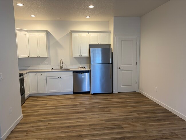 Photo - 1380 Saginaw St S Unit #1