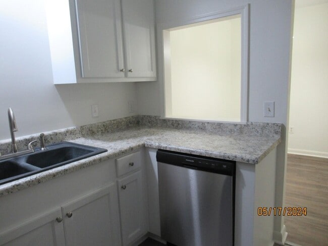 Photo - 251 Rast St