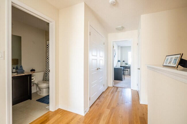 Photo - 104 Esther Cres Unité SI ID1345823P