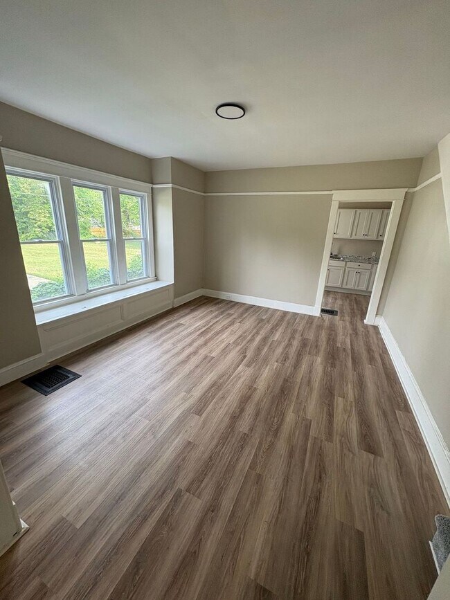 Photo - Linwood Ave. 7417-7419 Unit #7417 - vacant