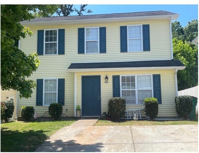 Building Photo - 228 Pangle Dr