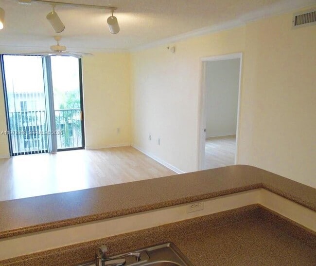 Photo - 1919 Van Buren St Unit 613A