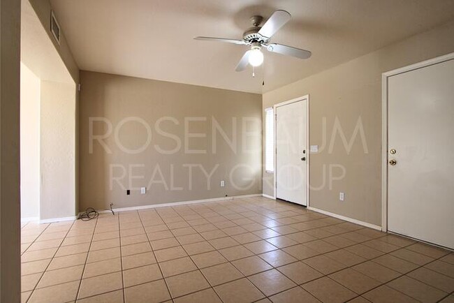 Charming 3-bedrooms, 2-bath townhome nestl... - Charming 3-bedrooms, 2-bath townhome nestl...