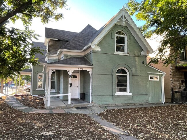 Building Photo - Cozy 1 bed/1 bath upstairs near the heart ... Rental