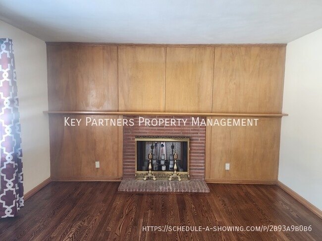 Photo - 7701 Roe Ave