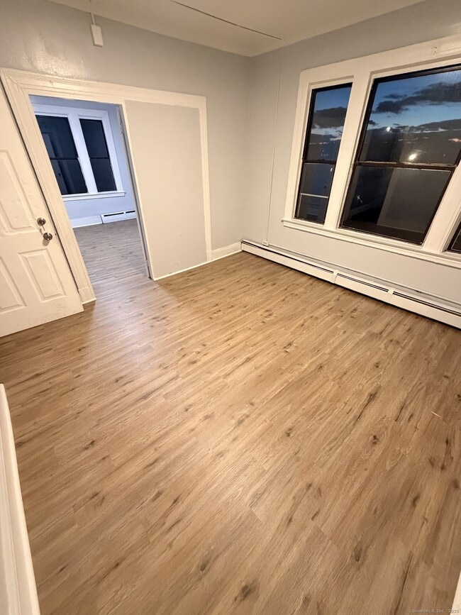 Building Photo - 42 Redding St Unit 3W