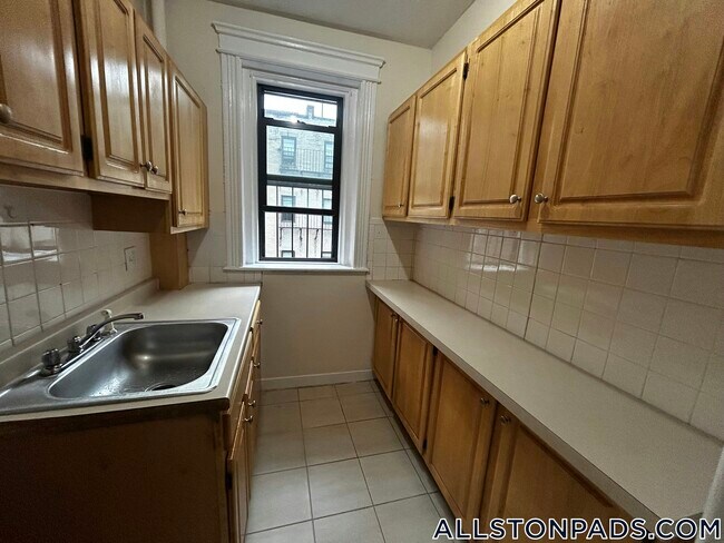 Building Photo - 1152 Commonwealth Ave