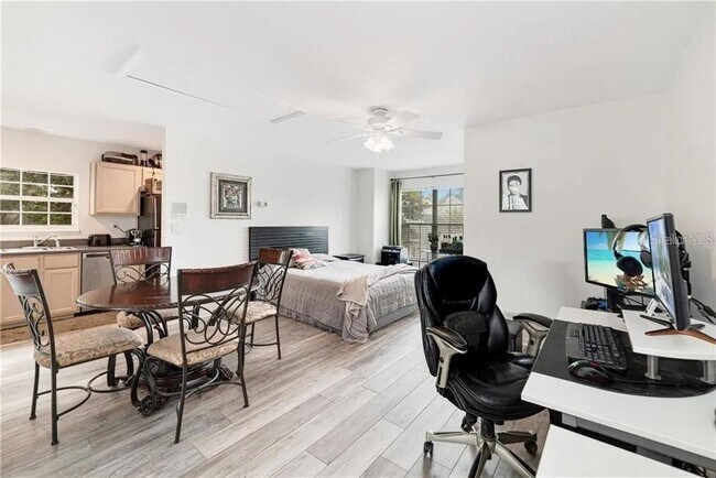 Photo - 418 Sycamore St Unit B2