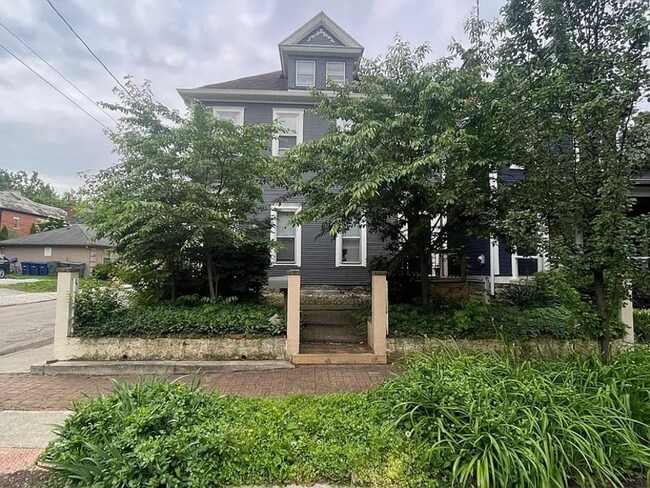 Building Photo - 299 Reinhard Ave Rental