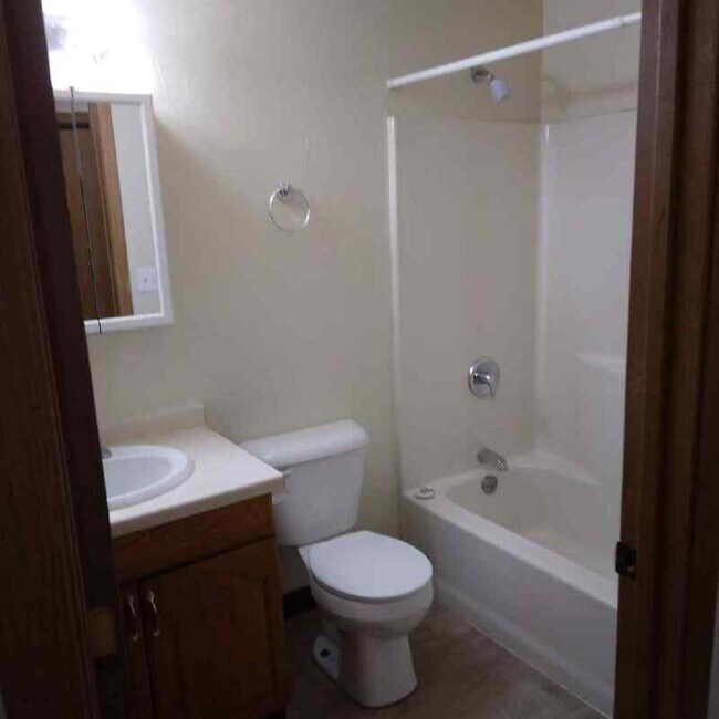 Photo - 301 Leeland St