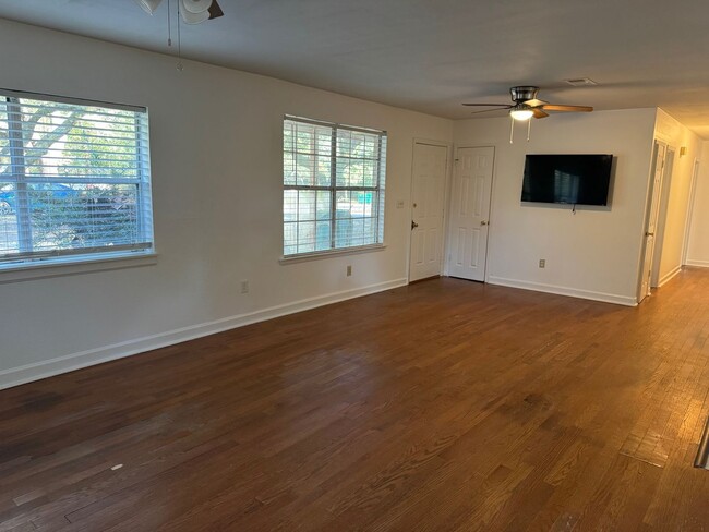 Building Photo - Pleasant 3 Bedroom Home for Rent!