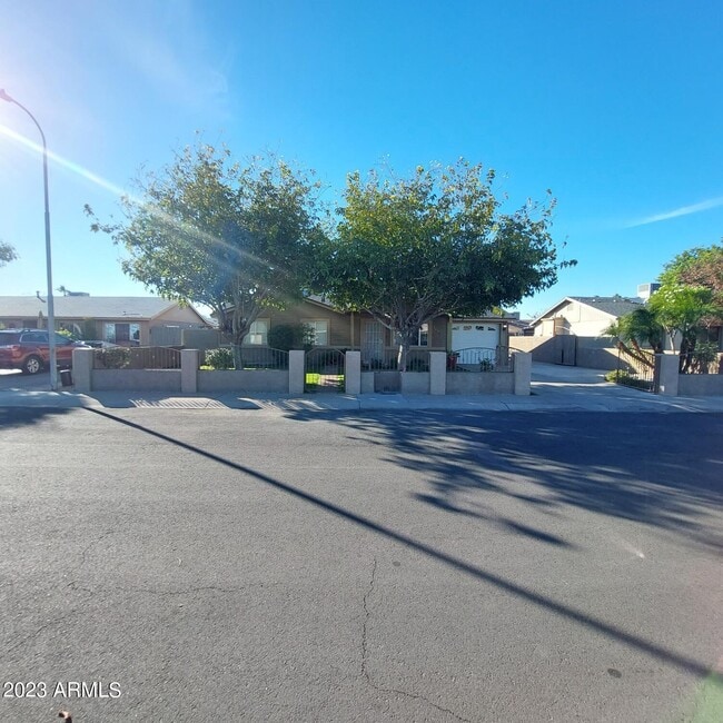 Photo - 1636 N 64th Dr
