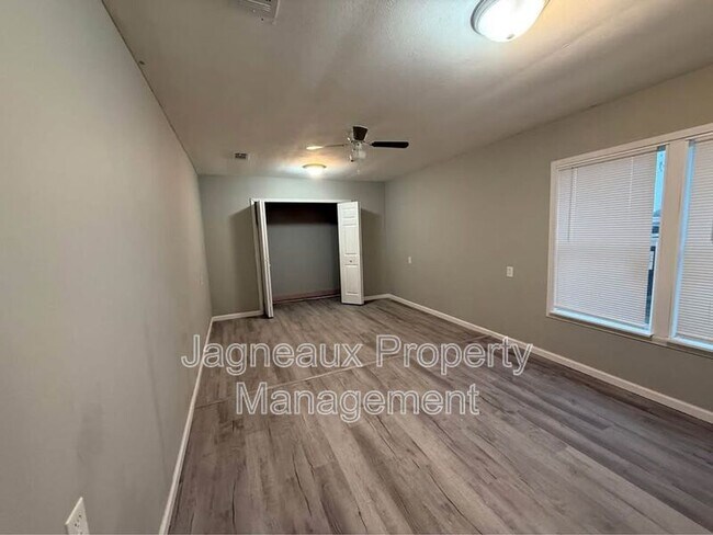 Photo - 227 E Peach St