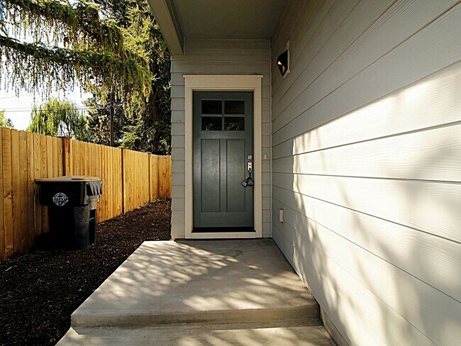 Photo - Modern 3x2.5 Townhome Retreat in NE Bend